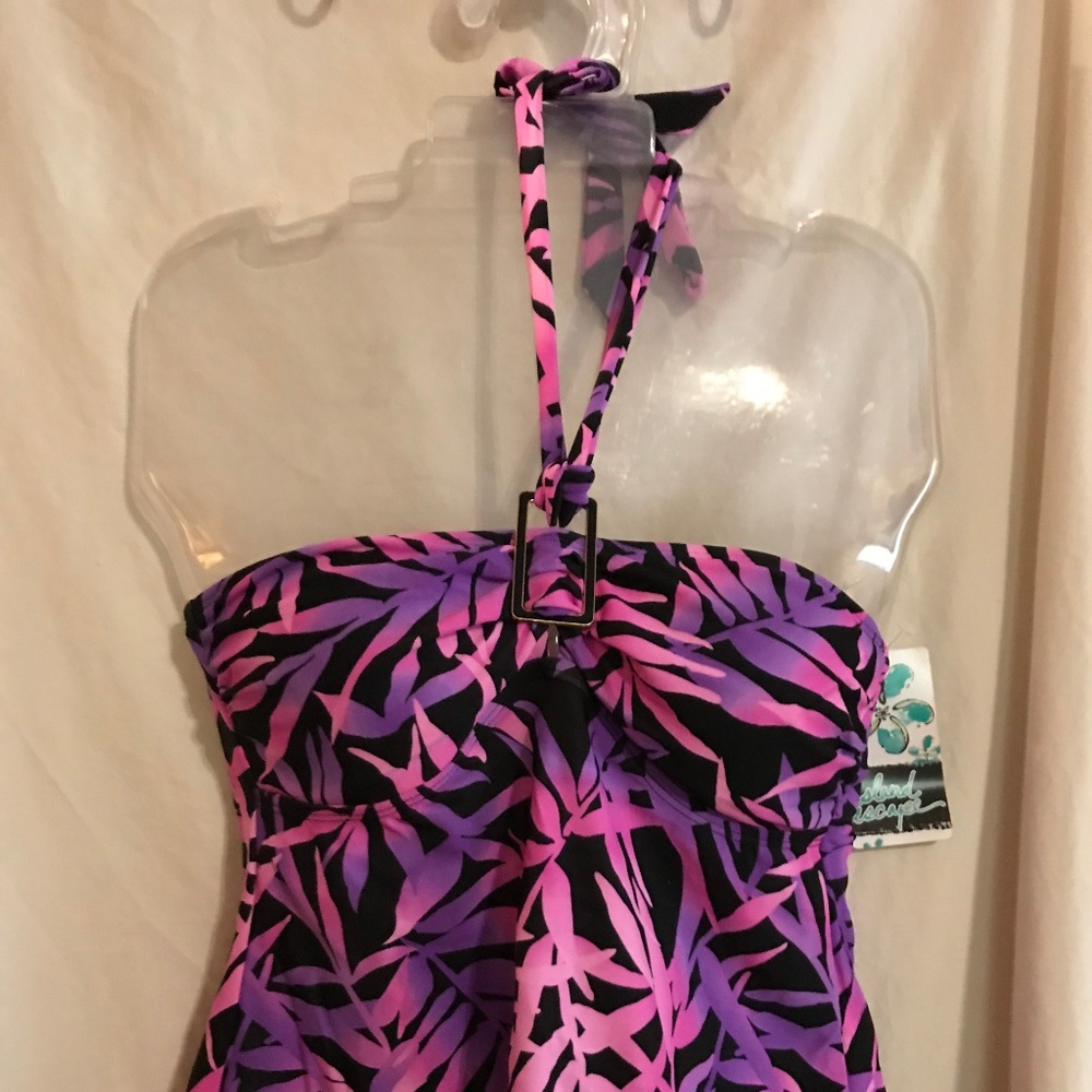 Island Escapes NWT size 6 Bandini swim tops